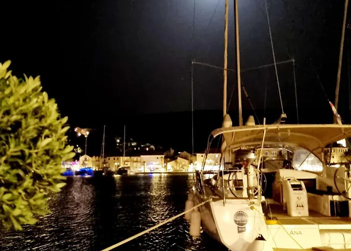 Daire Santa Maria Hvar With Jacuzzi Jelsa (Hvar)