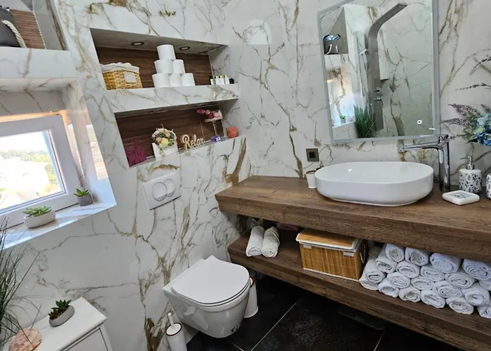 Santa Maria Hvar With Jacuzzi *