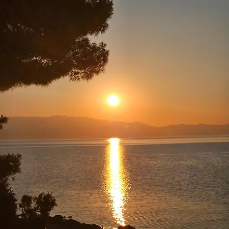 Santa Maria Hvar With Jacuzzi