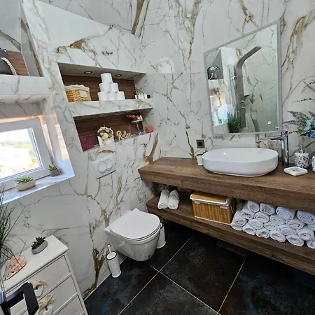 Santa Maria Hvar With Jacuzzi *