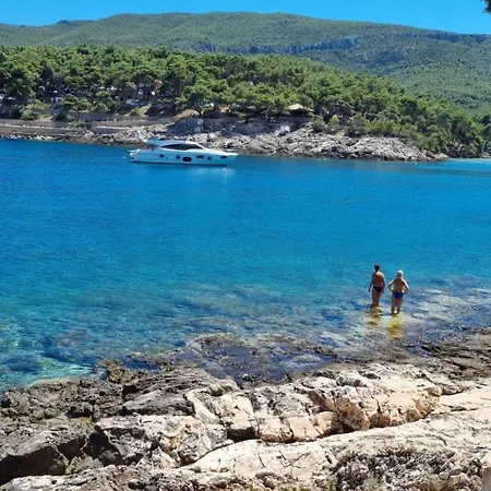 Santa Maria Hvar With Jacuzzi Apartamento *