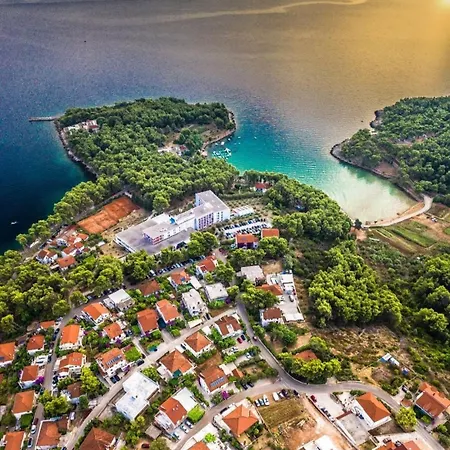 Santa Maria Hvar With Jacuzzi *
