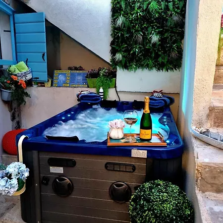 Lägenhet Santa Maria Hvar With Jacuzzi Jelsa (Hvar)