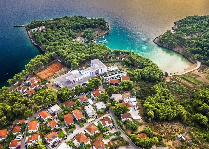 Santa Maria Hvar With Jacuzzi *