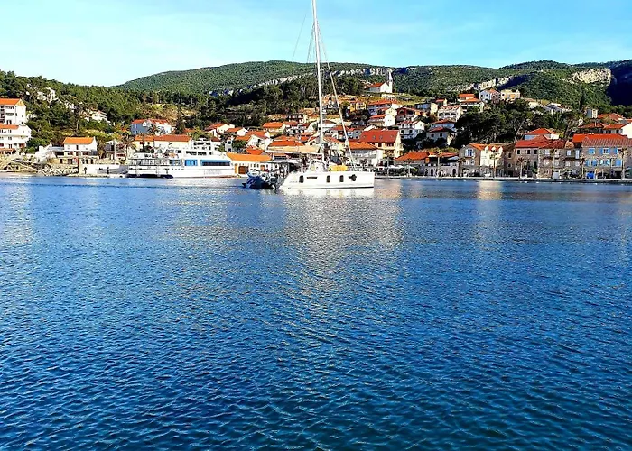 Santa Maria Hvar With Jacuzzi شقة